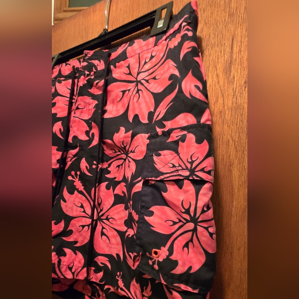 Catalina Black & Pink Floral Swimsuit Surf Board Shorts Ladies SzS4-6 - Picture 3 of 6